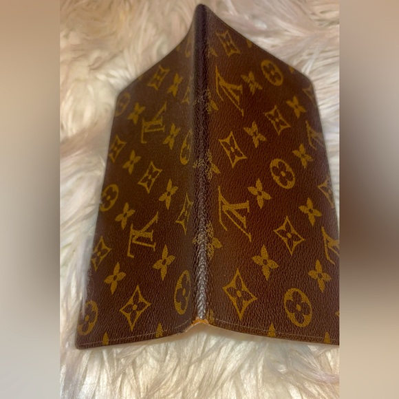 Authentic Louis Vuitton Long Bifold Wallet. Serial #: ET0932 - Picture 1 of 10